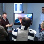 Wie man informelle Begegnungsituationen erstellen kann zeigte Prof. Dr. Hartmut Schulze (links) anhand der Virtuellen Café Technologie (CISCO)